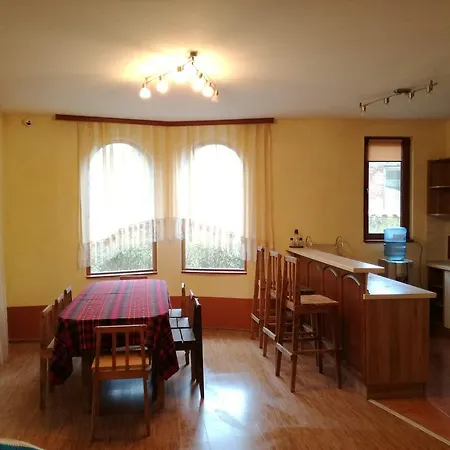 Tomiris Vendégház *
